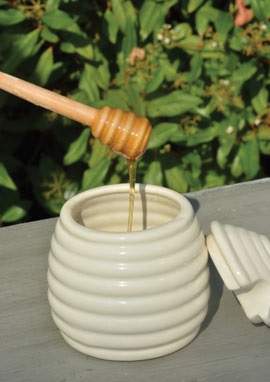 ظرف عسل خوری سرامیکی درب دار با قاشق چوبی