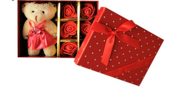 خرید پستی  جعبه خرس و گل قرمز